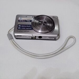 Sony Cyber-Shot DSC-W690 Silver Camera